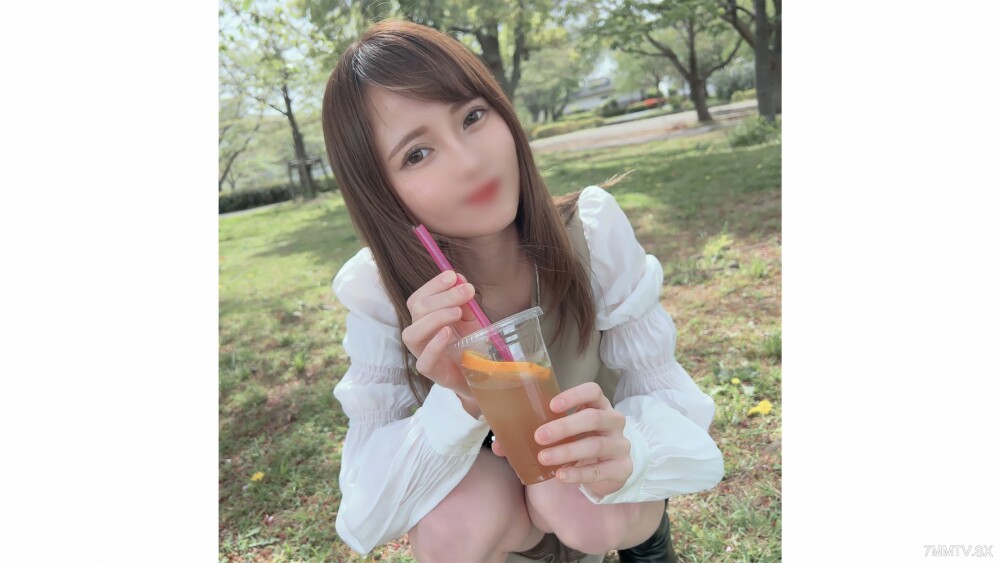 FC2-PPV-4452689 First shoot/look! Limited to 3 days! A small and cute hostess, he is so weak and cannot be pushed by his extremely low male experience... He continues to insert and is rejected, so he continues to insert and is unable to proceed into the v